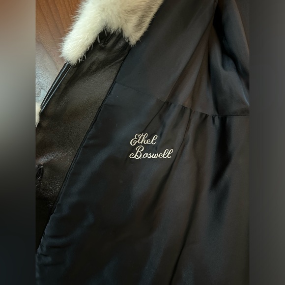 Mirrows fur coat w leather details and silk lining - Picture 6 of 6